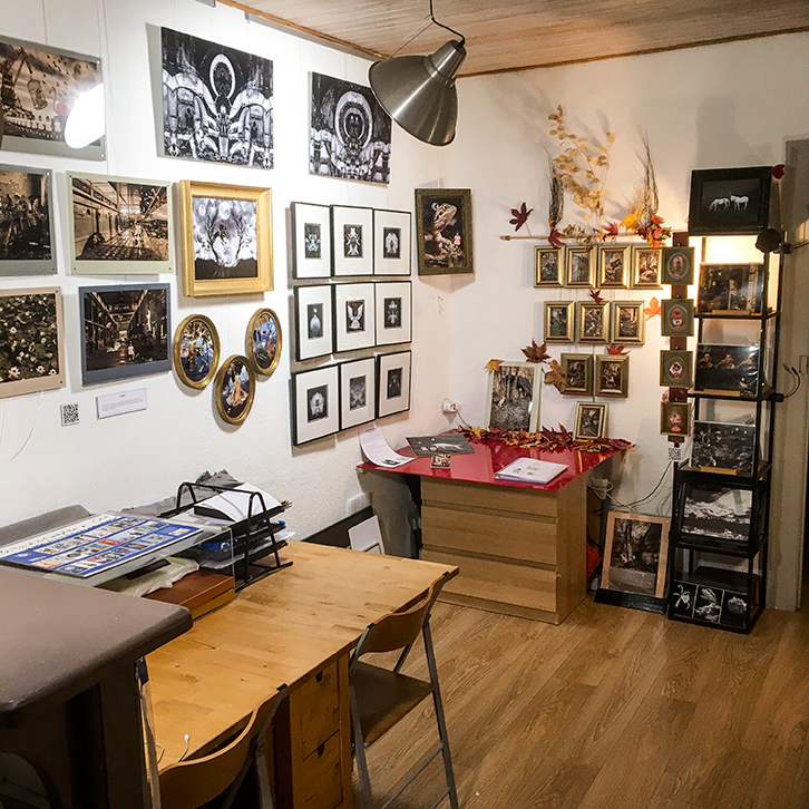 Photo de l'atelier de l'artiste photographe Véronique Rivera à Montpellier