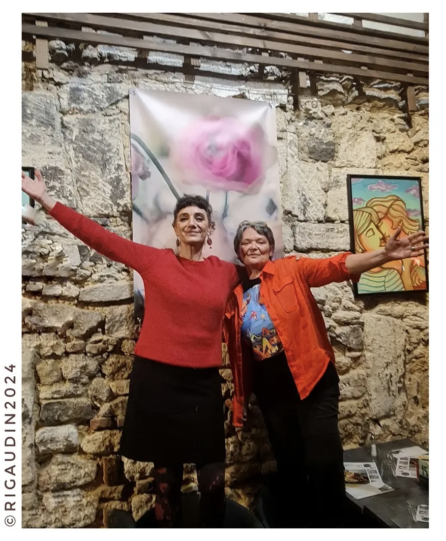 Véronique RIVERA et Gisèle CAZILHAC lors de l'exposition Un peu, beaucoup, passionnément, de Gisèle Cazilhac et Véronique Rivera au Gazette Café à Montpellier
