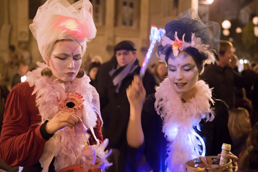 Fête des Lumières 2011-12-09, Montpellier place St Roch - Les fées de la Compagnie Nech