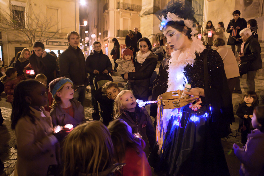 Fête des Lumières 2011-12-09, Montpellier place St Roch - Une fée de la Compagnie Nech