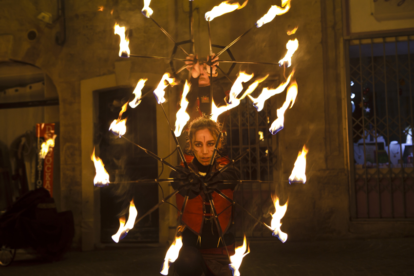 Des Femmes et des Flammes, Cie Zérafa - Fête des Lumières à Montpellier, quartier St Roch, 2013-12-07