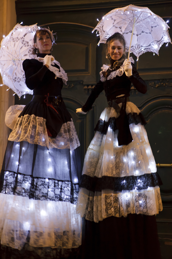 Les élégantes, Cie Zérafa - Fête des Lumières à Montpellier, quartier St Roch, 2013-12-06