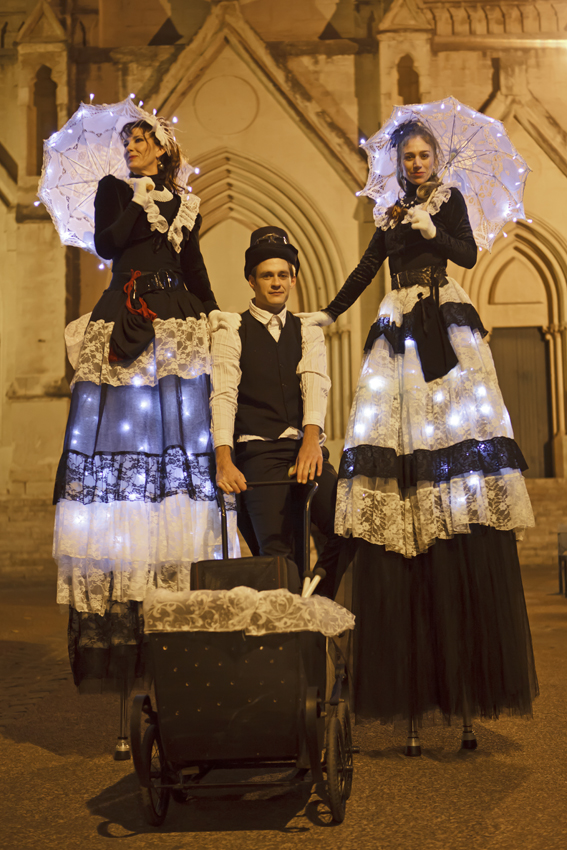 Les élégantes, Cie Zérafa - Fête des Lumières à Montpellier, quartier St Roch, 2013-12-06