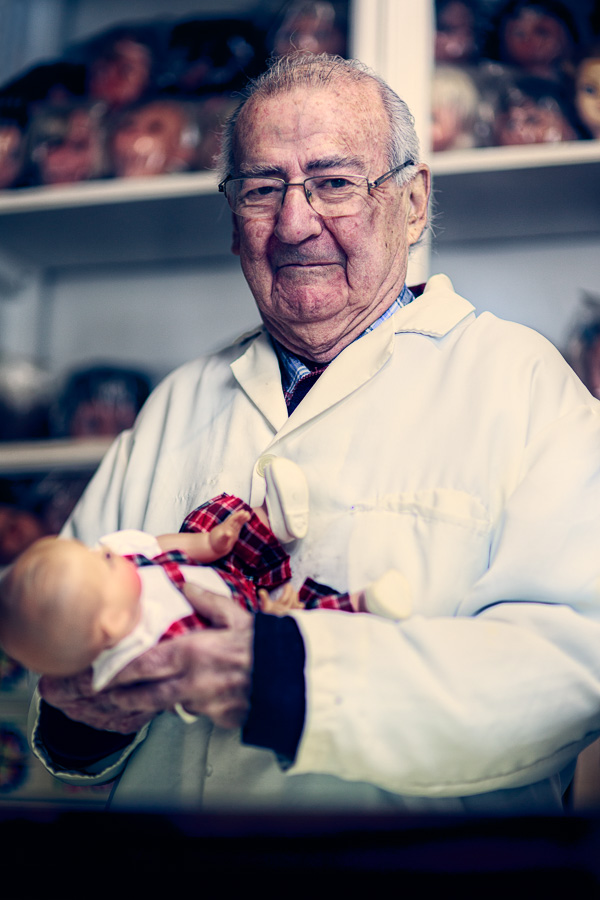 Portrait de M Géraud dans sa boutique