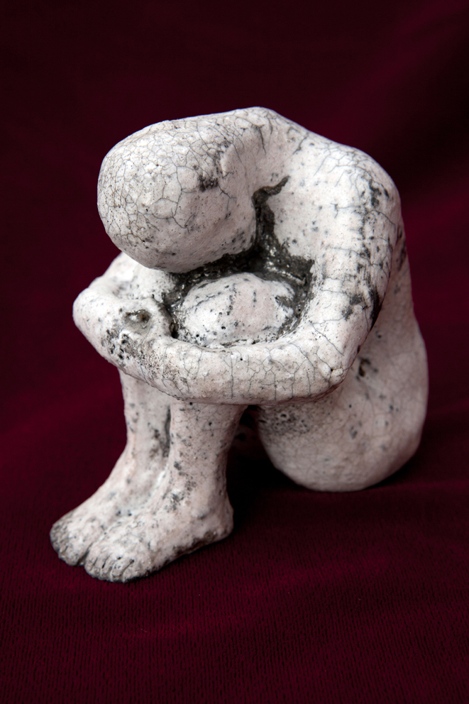 Introspection - Modelage en terre, émaillage et cuisson raku - Artiste : Colette Cortey