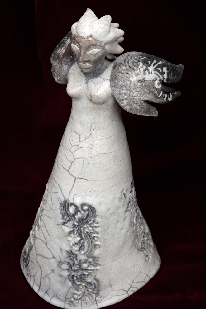 Mi-Ange mi-Démon - Modelage en terre, émaillage et raku - Artiste : Colette Cortey